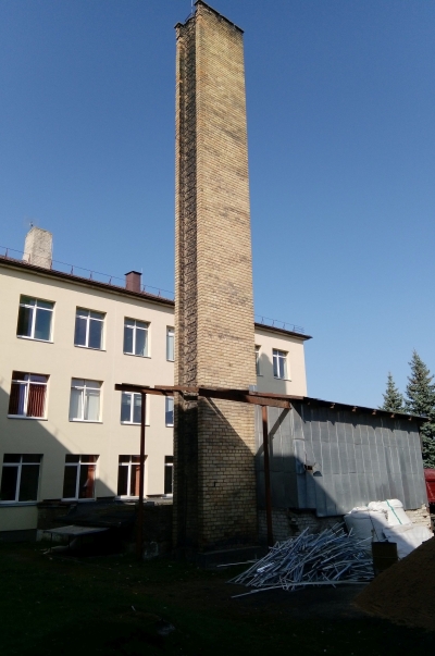 Chimney demolition using scaffoldings